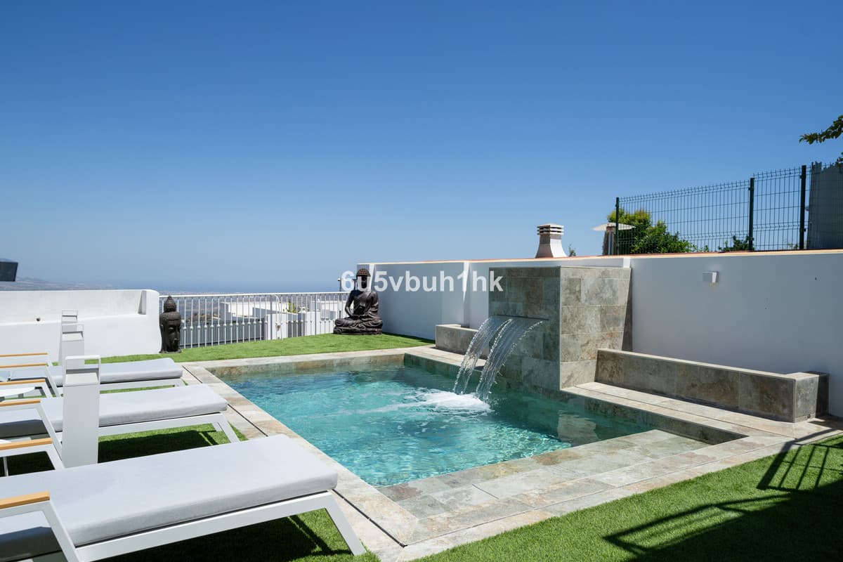 Semi-Detached House in La Mairena — photo 2 of 10