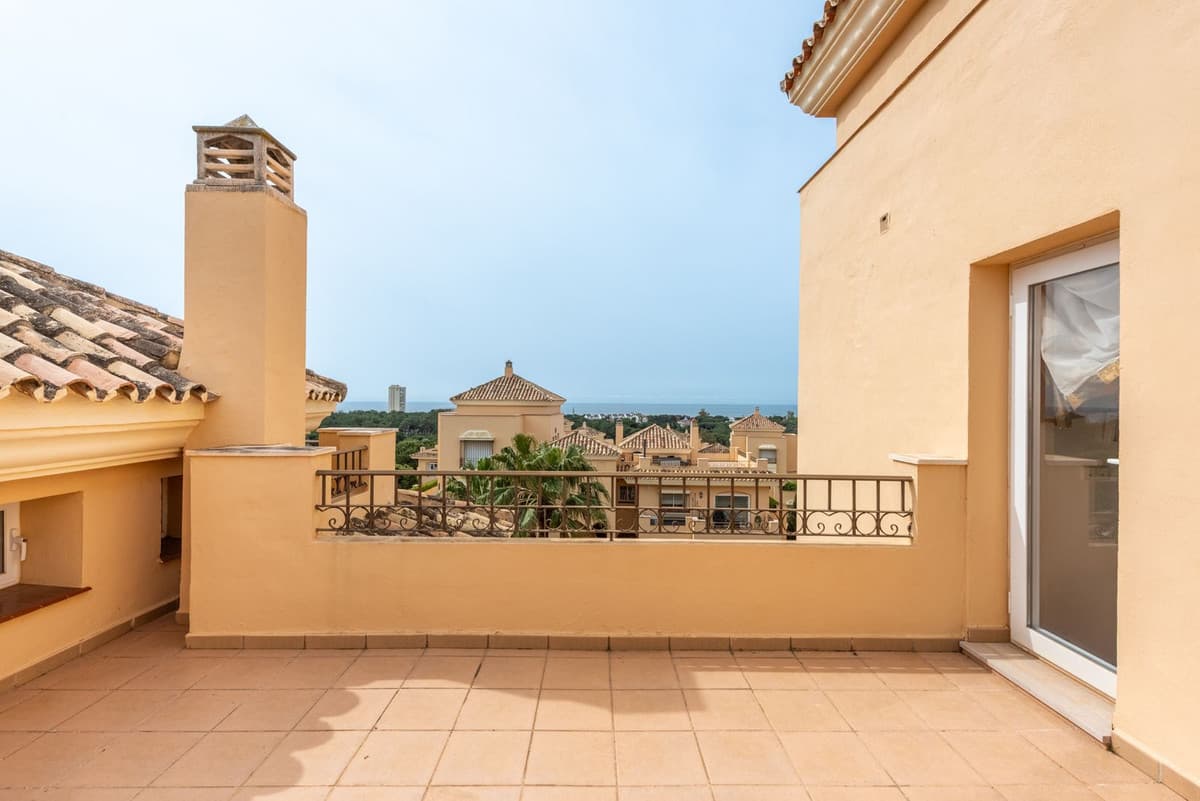 Penthouse Duplex in Elviria — photo 2 of 10