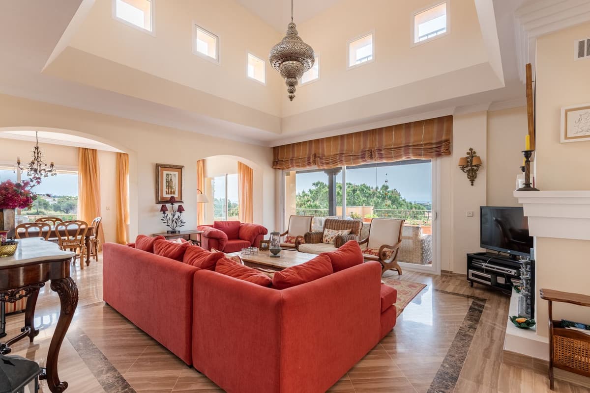 Penthouse Duplex in Elviria — photo 3 of 10