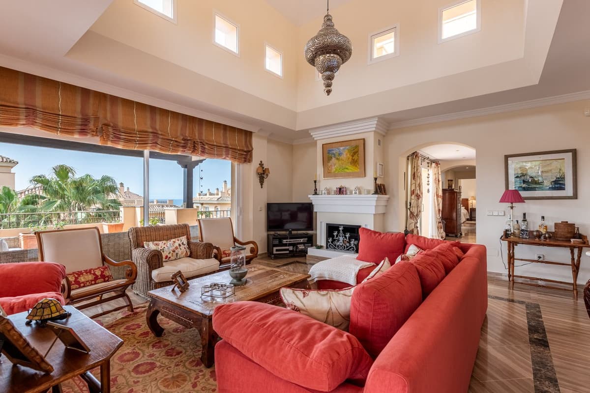 Penthouse Duplex in Elviria — photo 4 of 10