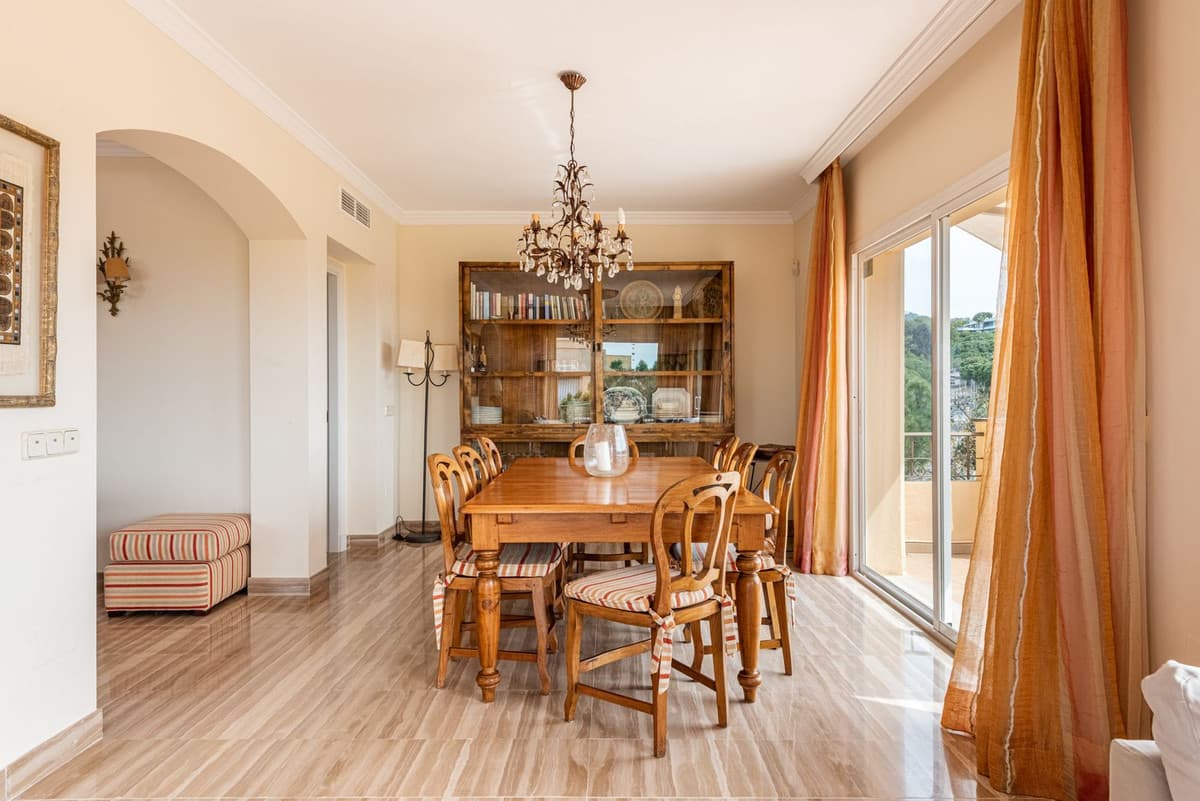 Penthouse Duplex in Elviria — photo 5 of 10