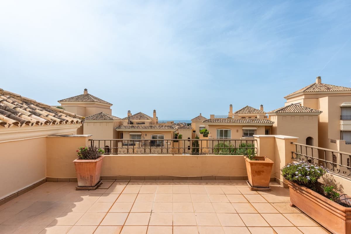 Penthouse Duplex in Elviria — photo 6 of 10