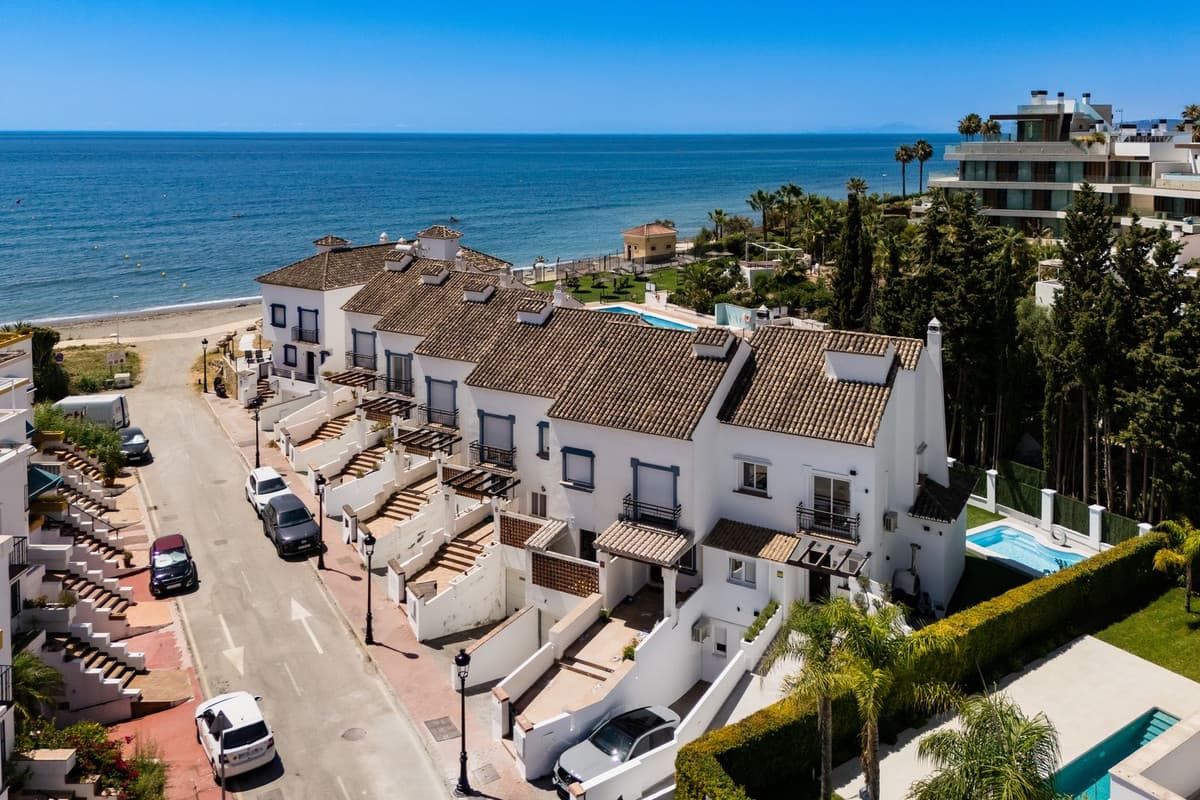 Detached Villa in Estepona — photo 1 of 10