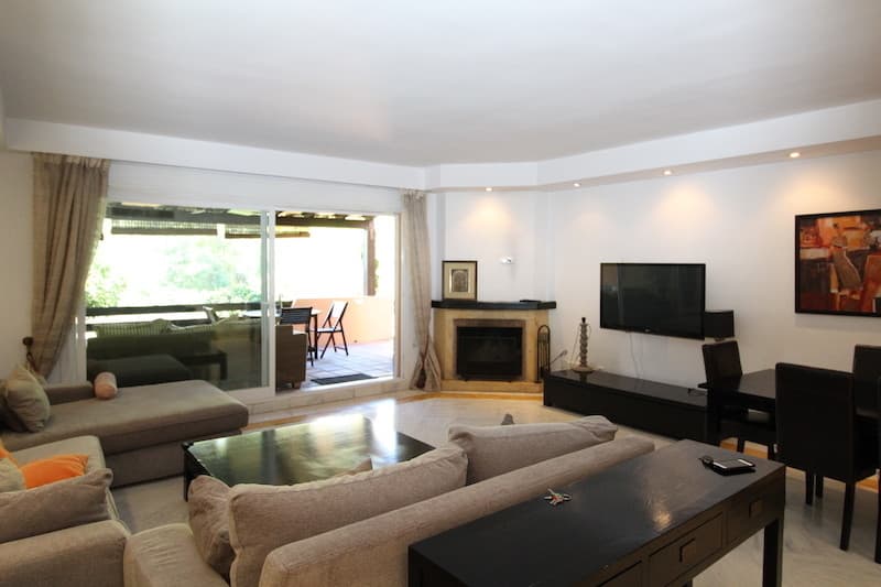 Semi-Detached House in The Golden Mile — photo 5 of 10
