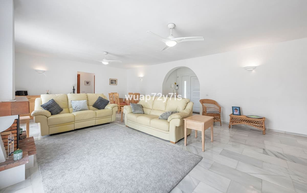 Detached Villa in El Rosario — photo 8 of 10
