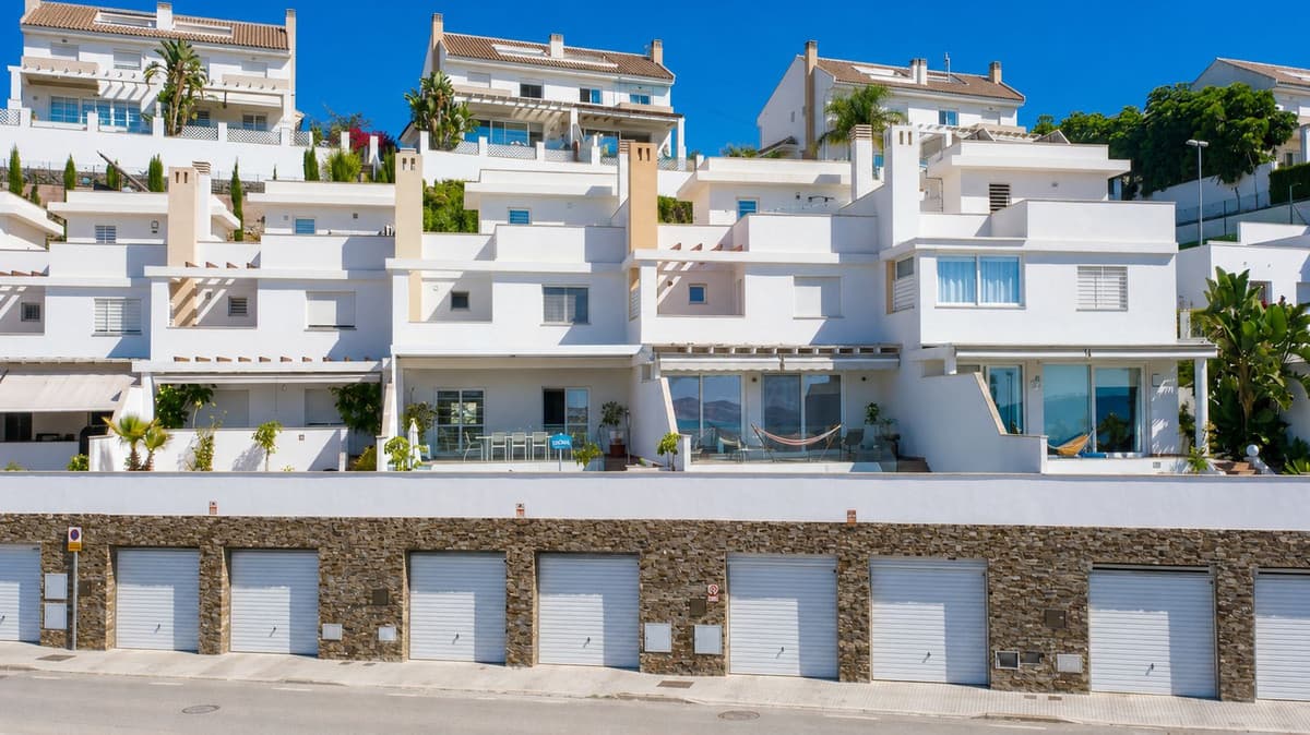 Townhouse in Málaga — photo 1 of 10