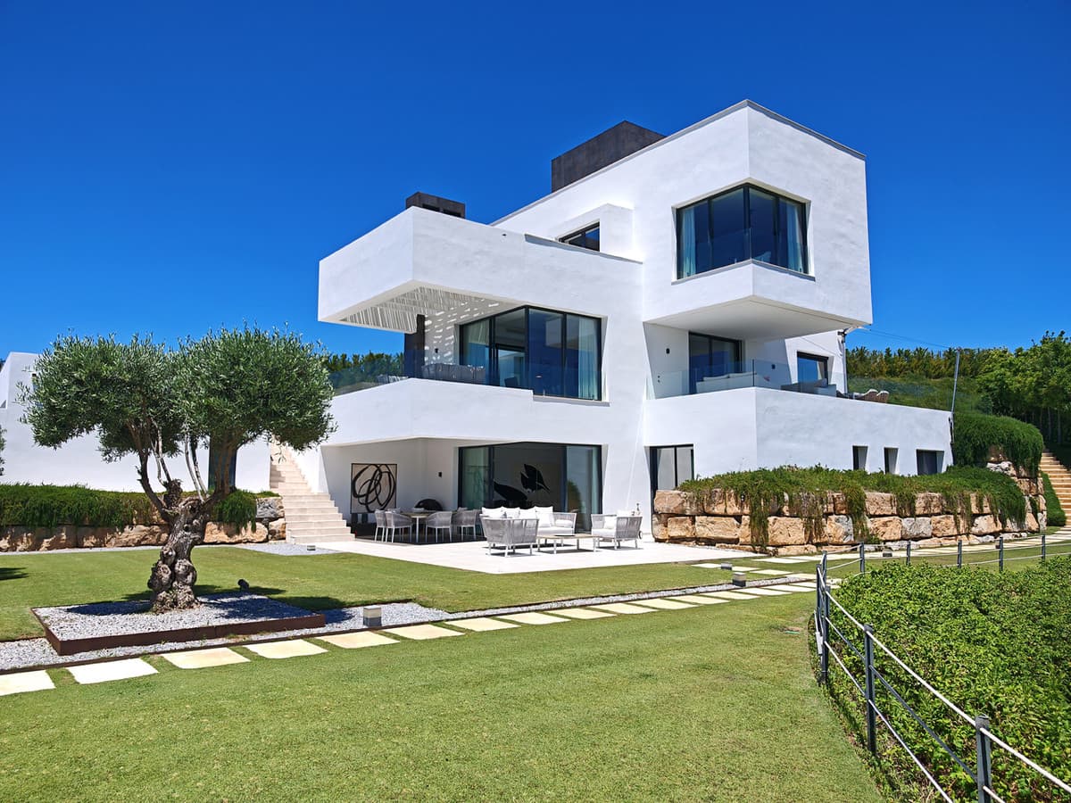 Detached Villa in Benahavís — photo 1 of 10