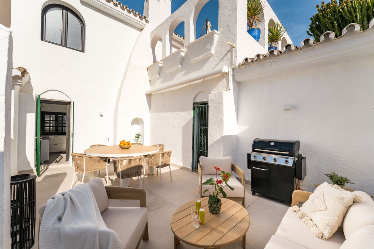 Middle Floor Apartment in Nueva Andalucía — photo 3 of 10