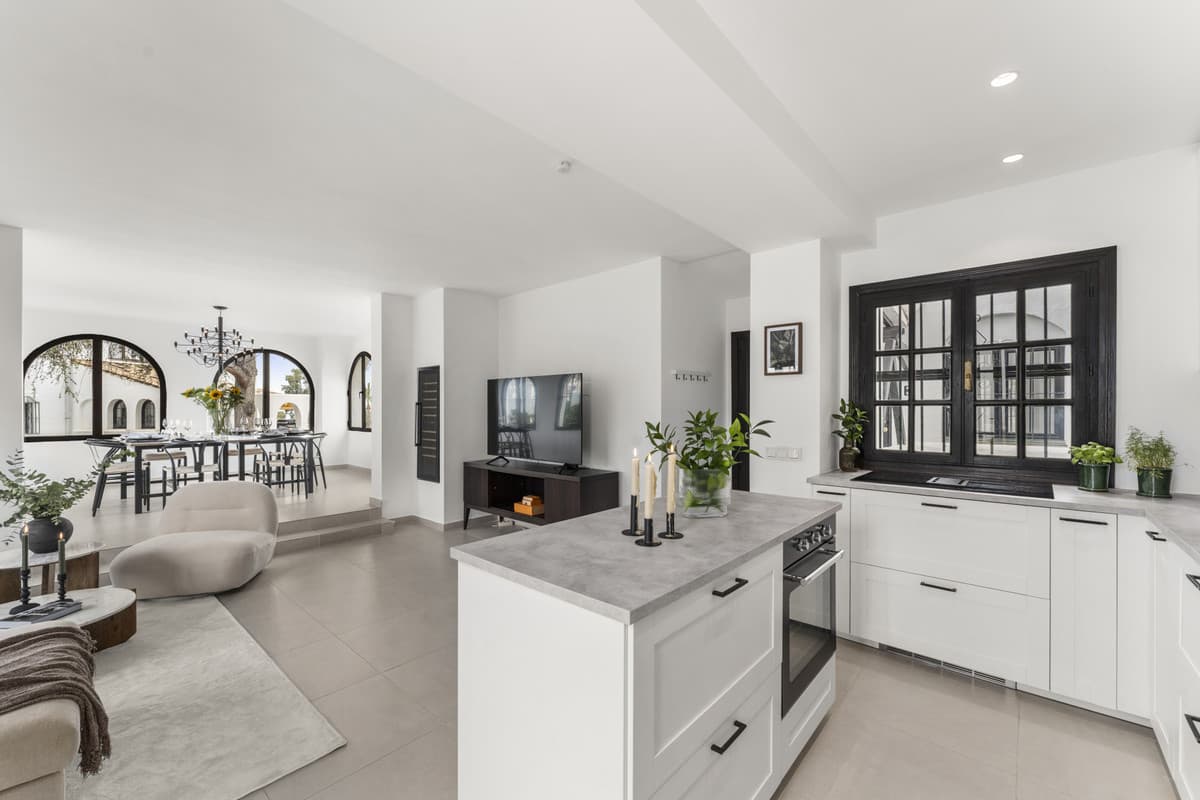Middle Floor Apartment in Nueva Andalucía — photo 5 of 10