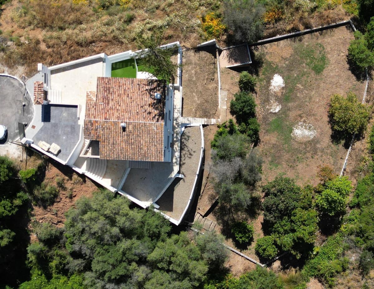 Detached Villa in Marbella — photo 1 of 10