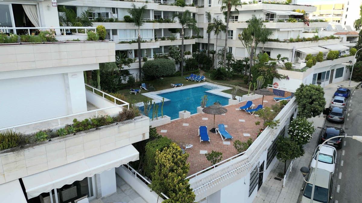Middle Floor Apartment in Marbella — photo 2 of 10