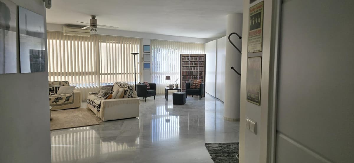 Middle Floor Apartment in Marbella — photo 4 of 10