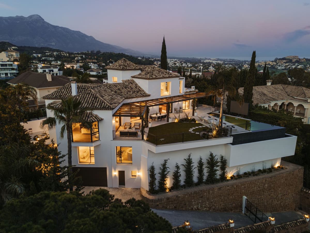 Detached Villa in Benahavís — photo 1 of 10