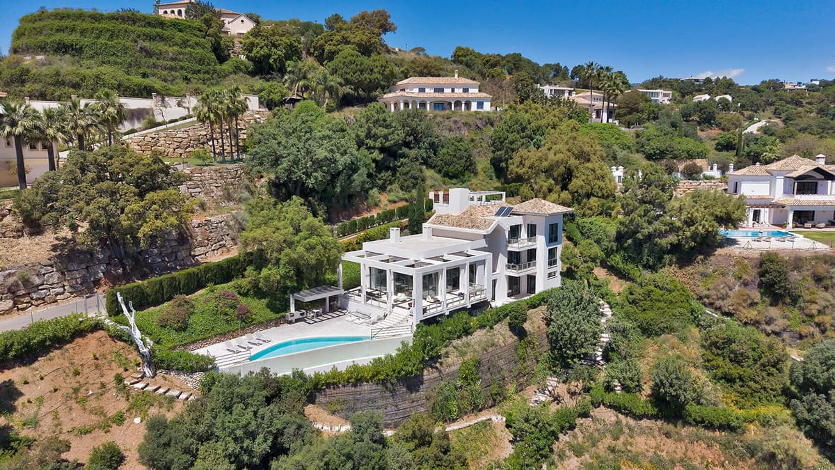 Detached Villa in Benahavís — photo 1 of 10