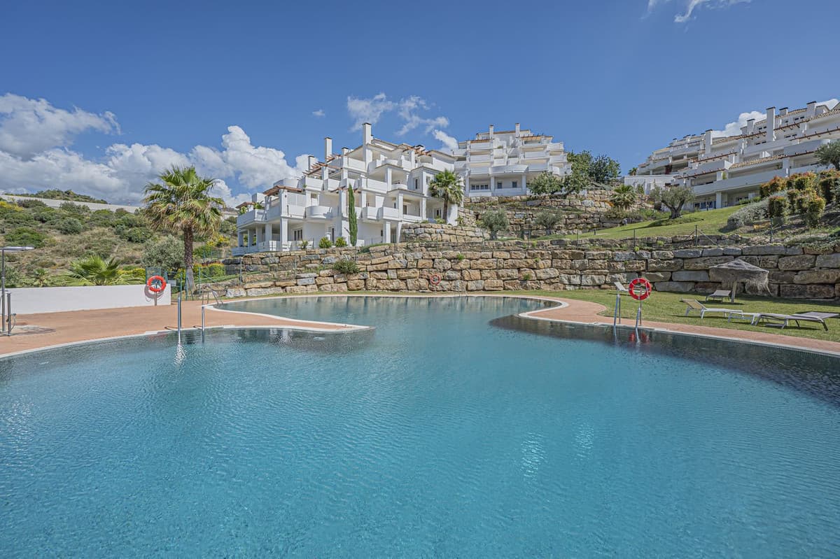 Penthouse in Nueva Andalucía — photo 1 of 10
