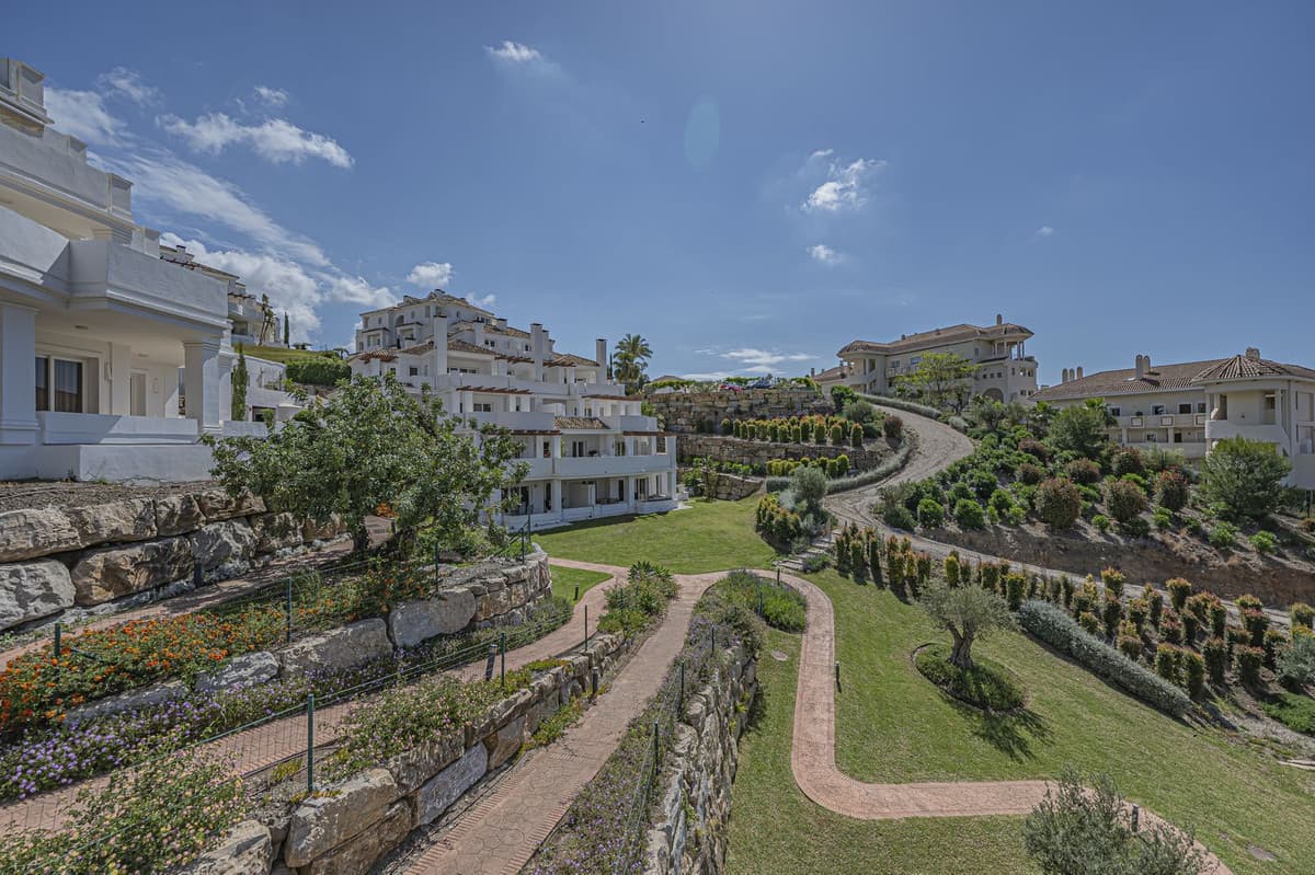 Penthouse in Nueva Andalucía — photo 2 of 10