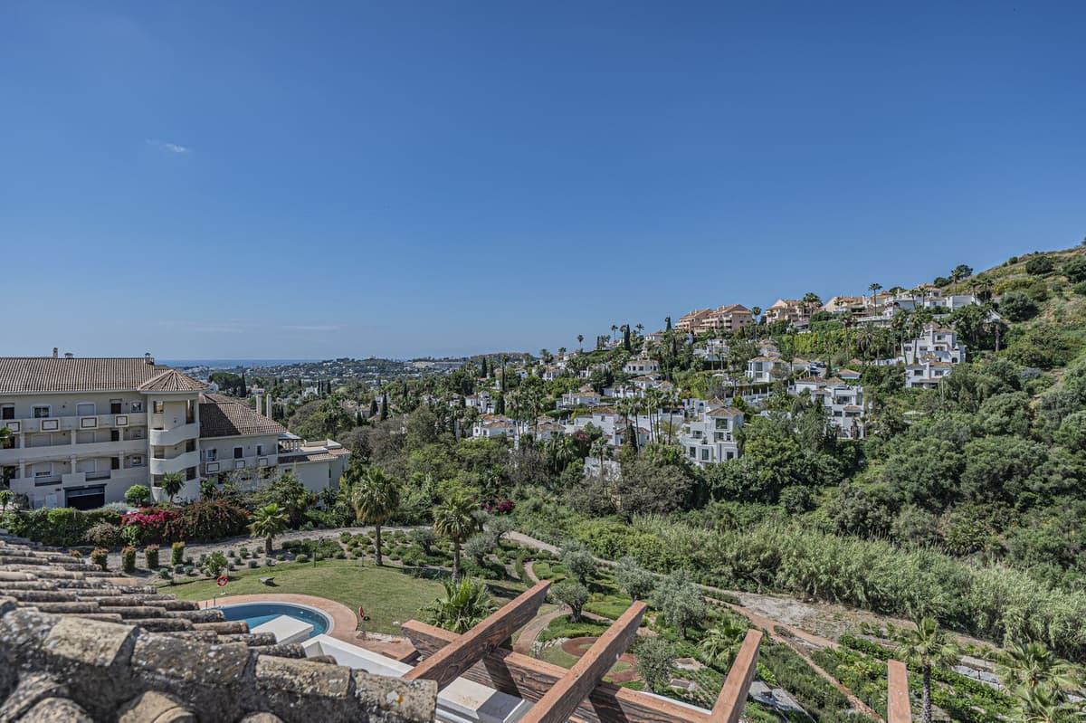 Penthouse in Nueva Andalucía — photo 3 of 10
