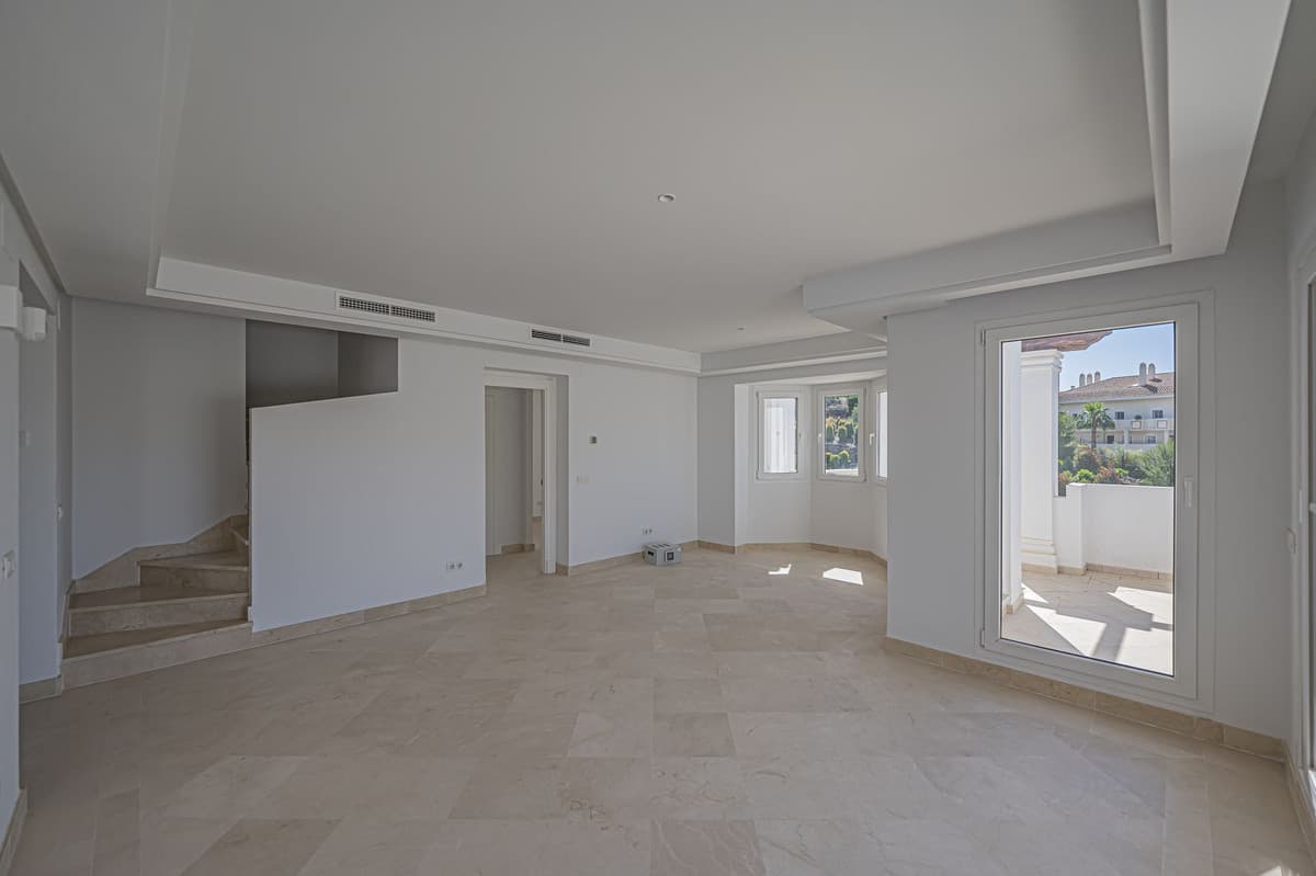 Penthouse in Nueva Andalucía — photo 5 of 10