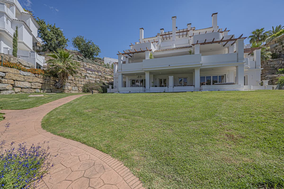 Penthouse in Nueva Andalucía — photo 8 of 10