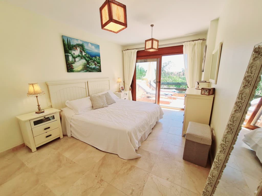 Middle Floor Apartment in New Golden Mile — photo 8 of 10