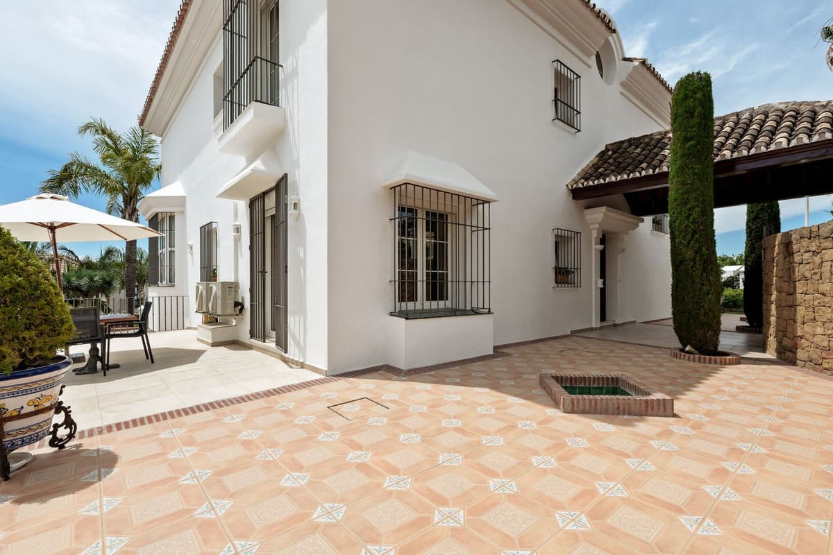 Detached Villa in Sierra Blanca — photo 5 of 10
