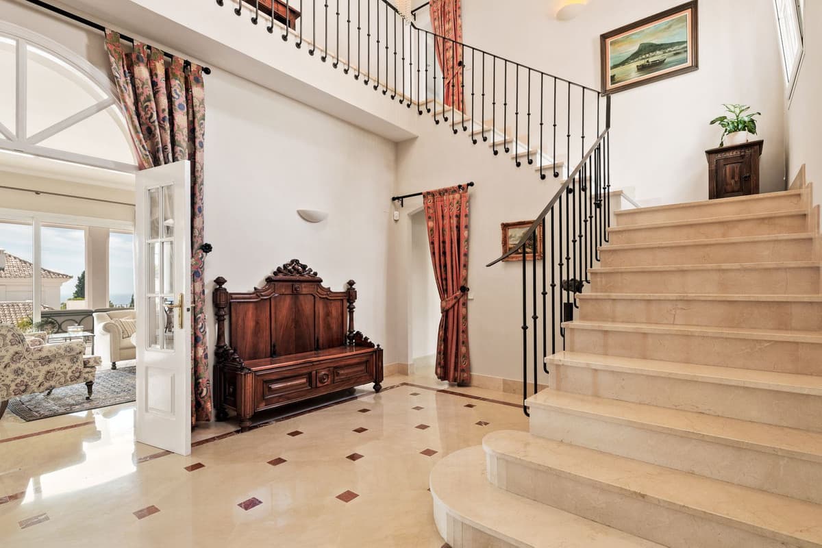Detached Villa in Sierra Blanca — photo 6 of 10