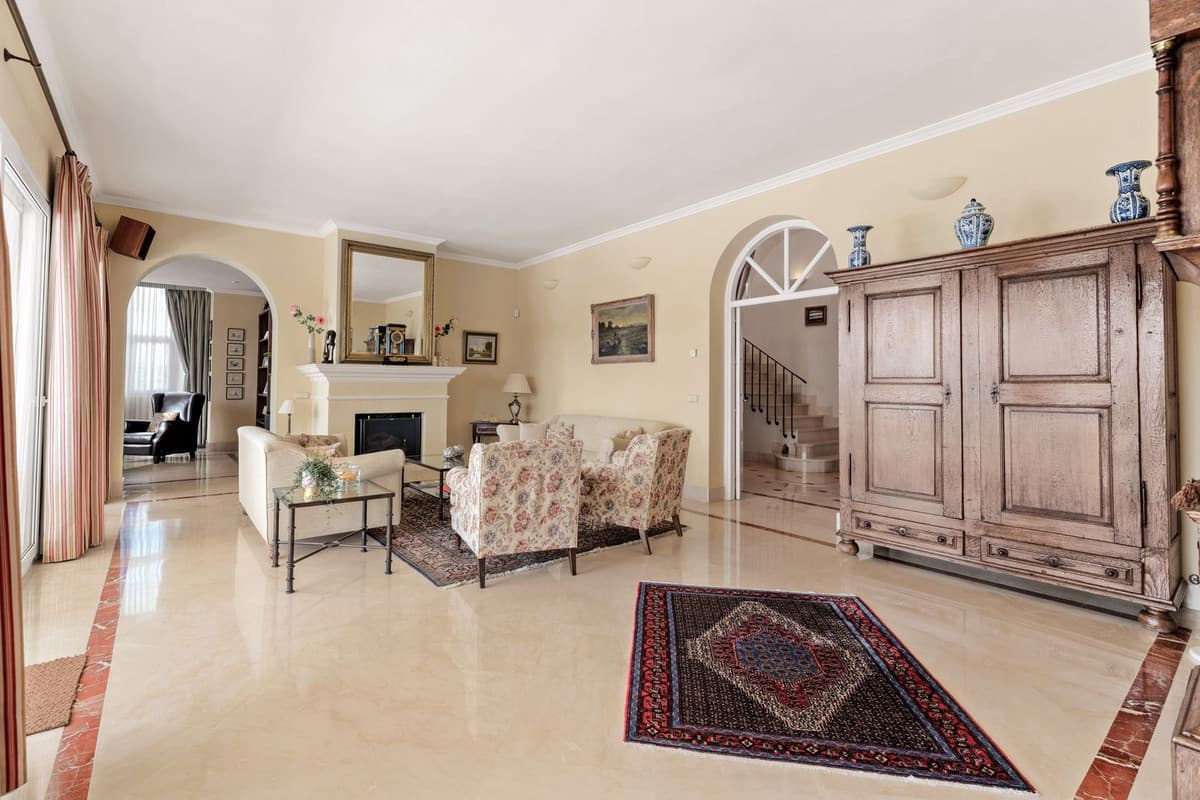 Detached Villa in Sierra Blanca — photo 10 of 10
