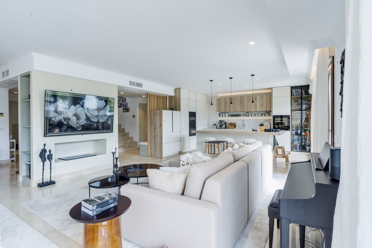Penthouse Duplex in The Golden Mile — photo 7 of 10