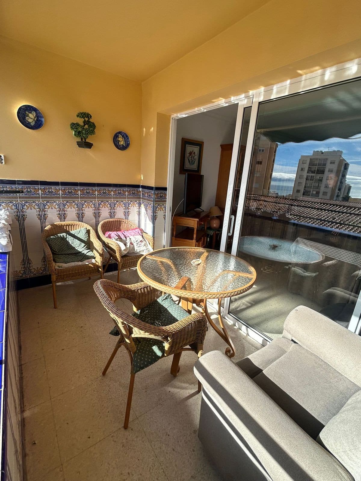 Middle Floor Apartment in Marbella — photo 3 of 10