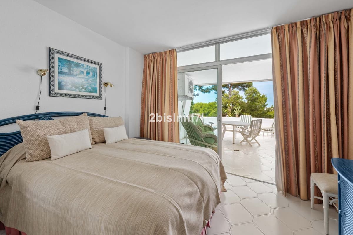 Middle Floor Apartment in Miraflores — photo 9 of 10