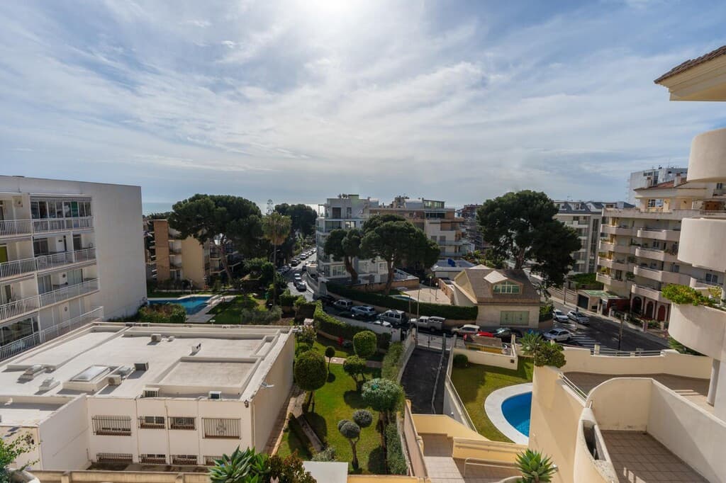 Middle Floor Apartment in Benalmadena — photo 1 of 10