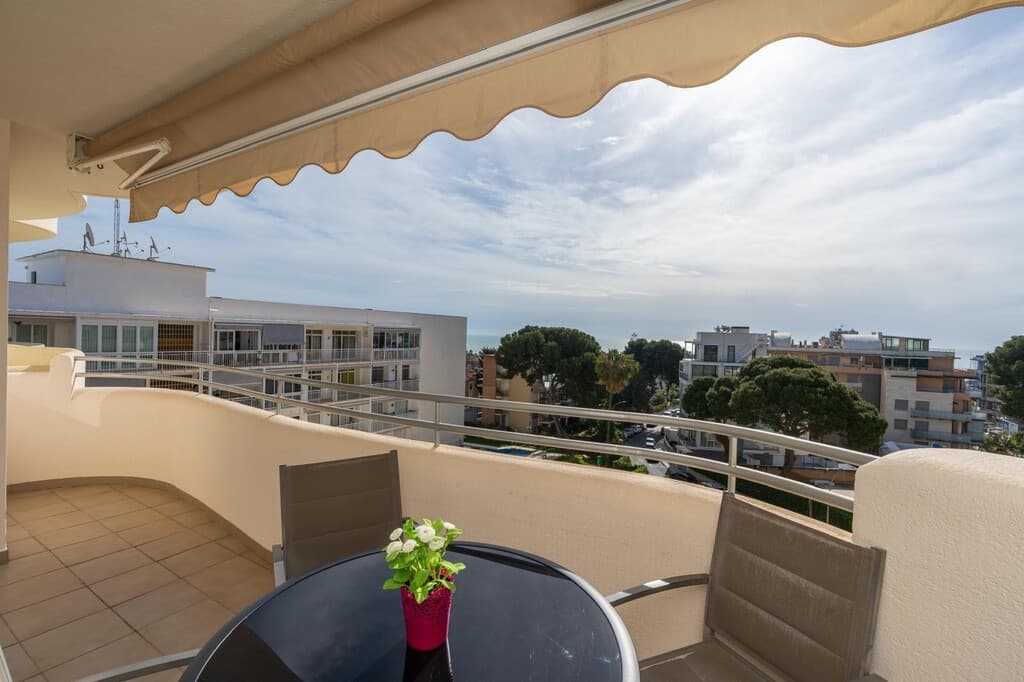 Middle Floor Apartment in Benalmadena — photo 3 of 10