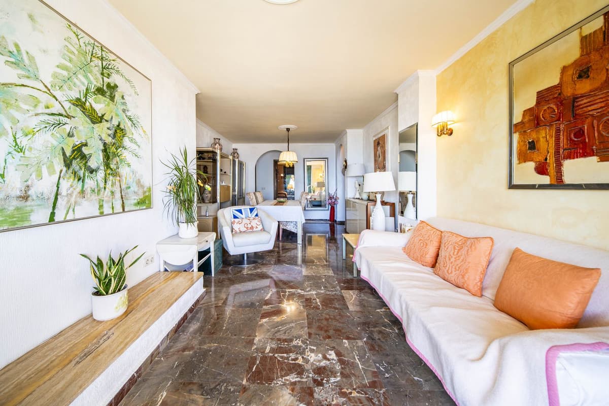 Middle Floor Apartment in Fuengirola — photo 4 of 10