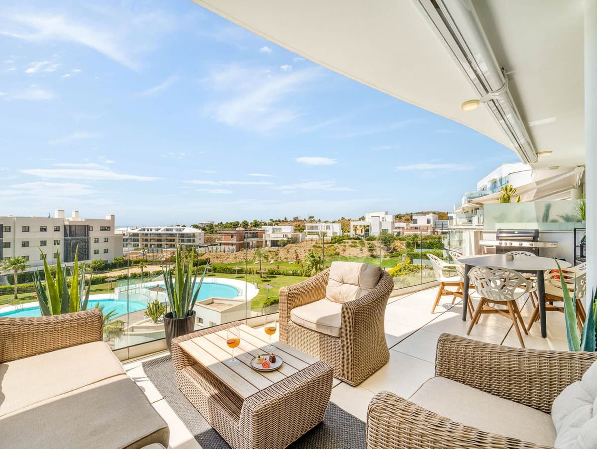 Middle Floor Apartment in Fuengirola — photo 1 of 10