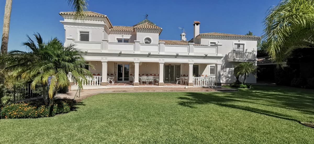 Detached Villa in Estepona — photo 2 of 10