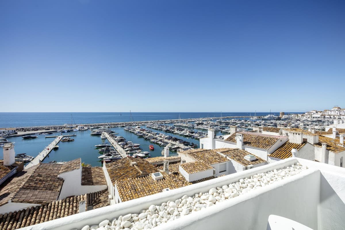 Top Floor Apartment in Puerto Banús — photo 1 of 10