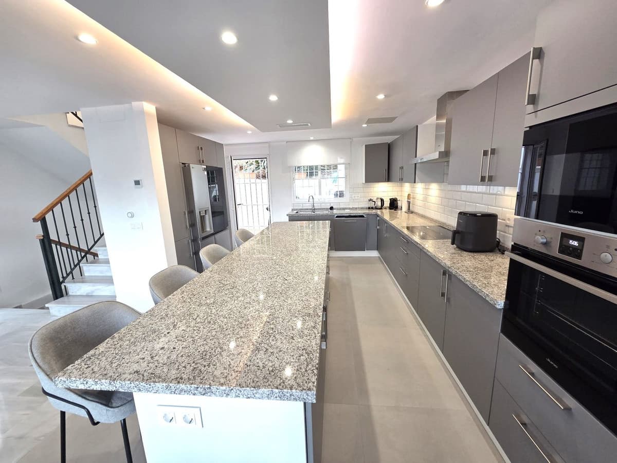 Semi-Detached House in Artola — photo 3 of 10