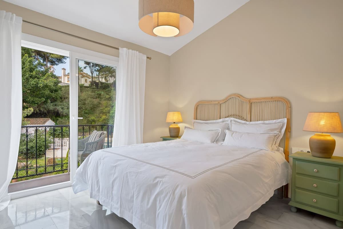 Townhouse in Calahonda — photo 1 of 10