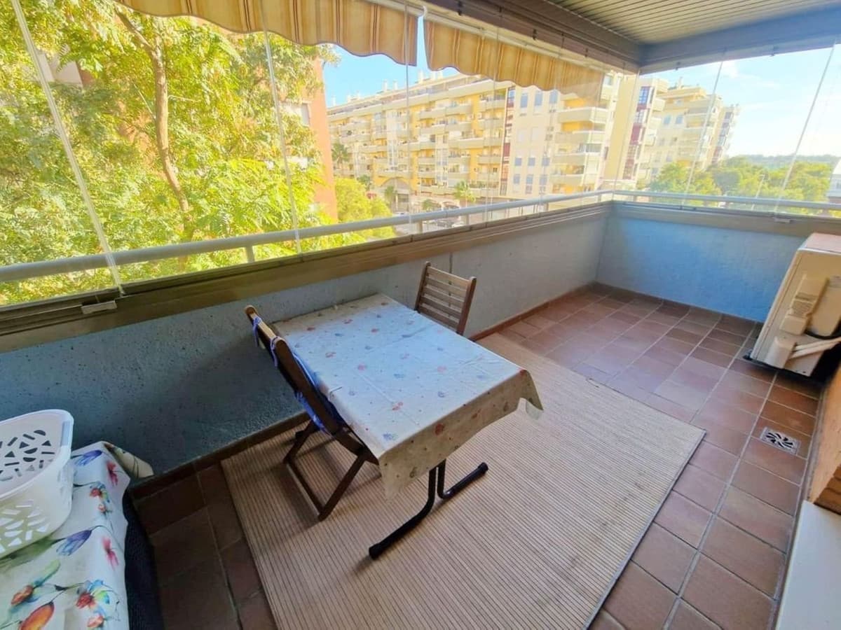 Middle Floor Apartment in Málaga — photo 5 of 10