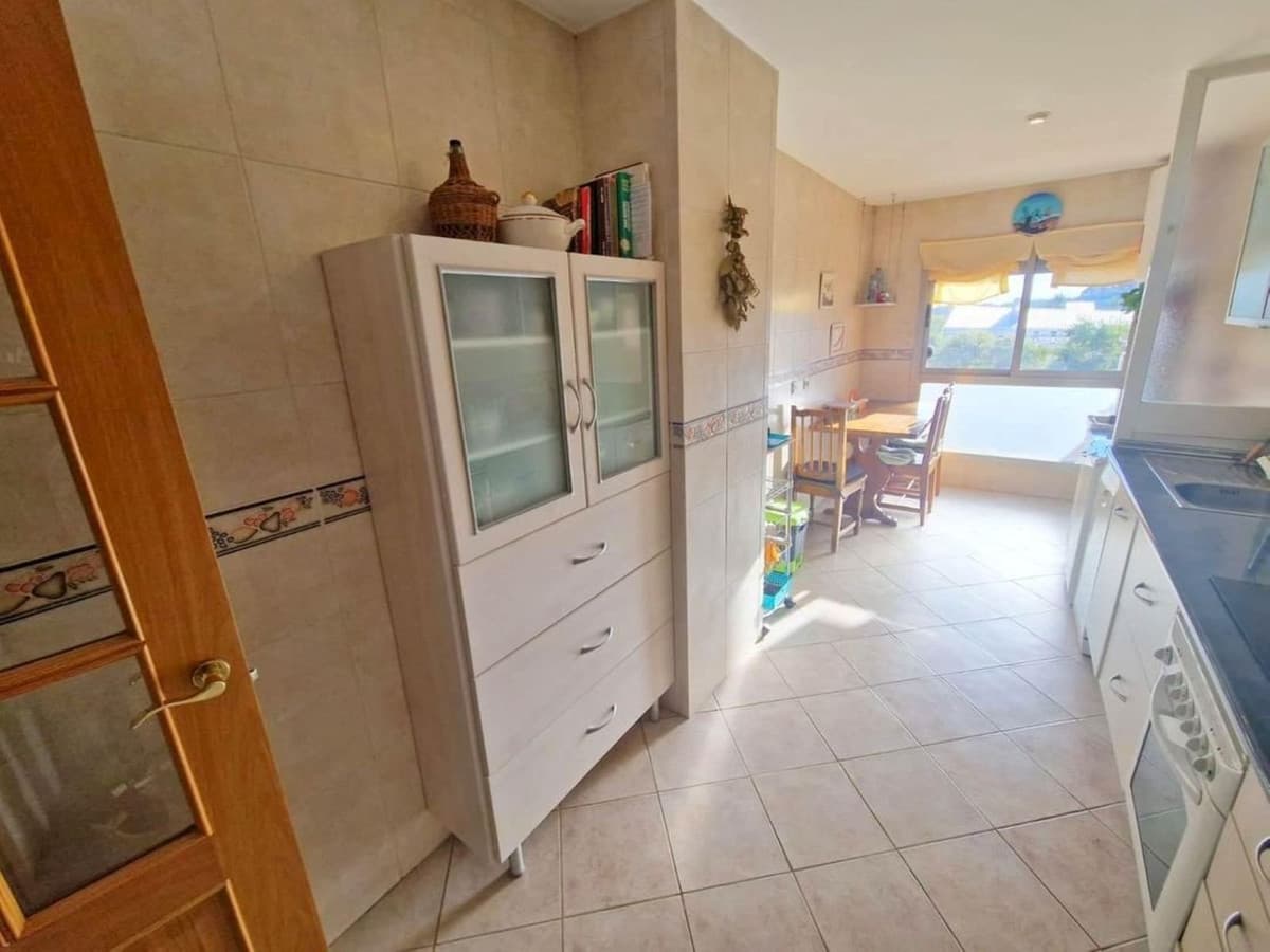 Middle Floor Apartment in Málaga — photo 10 of 10