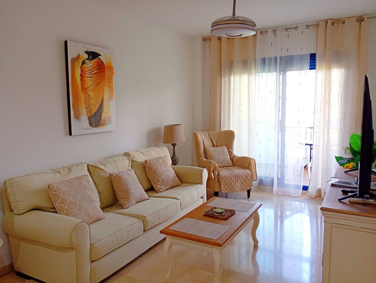 Middle Floor Apartment in La Duquesa — photo 4 of 10