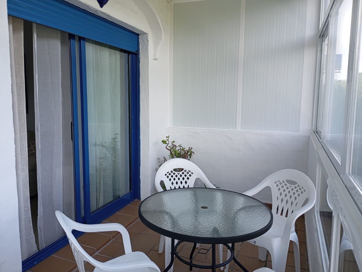 Middle Floor Apartment in La Duquesa — photo 9 of 10