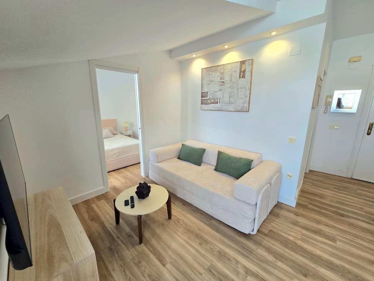 Top Floor Apartment in The Golden Mile — photo 3 of 10