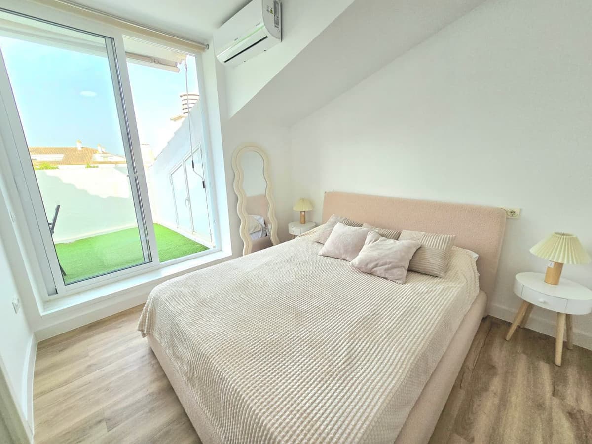 Top Floor Apartment in The Golden Mile — photo 8 of 10