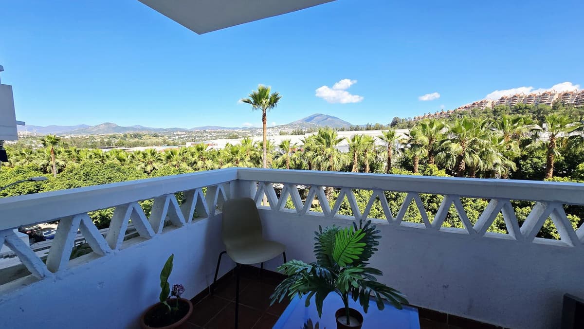 Middle Floor Apartment in Nueva Andalucía — photo 3 of 10
