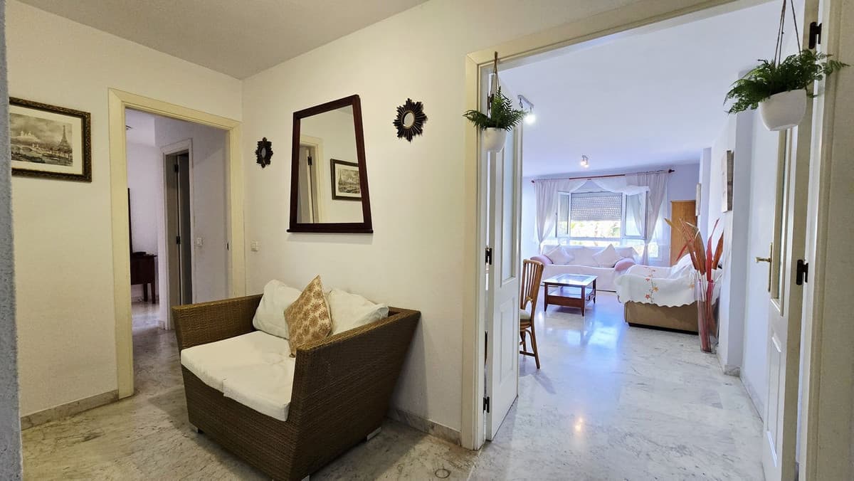 Middle Floor Apartment in Nueva Andalucía — photo 5 of 10