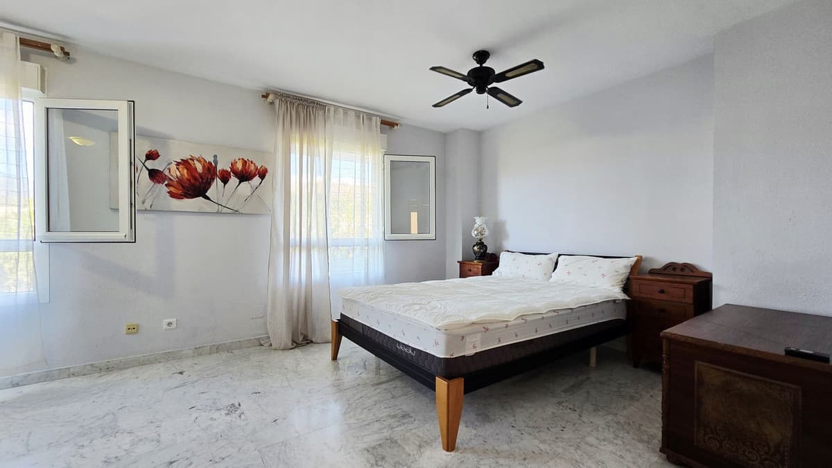 Middle Floor Apartment in Nueva Andalucía — photo 9 of 10