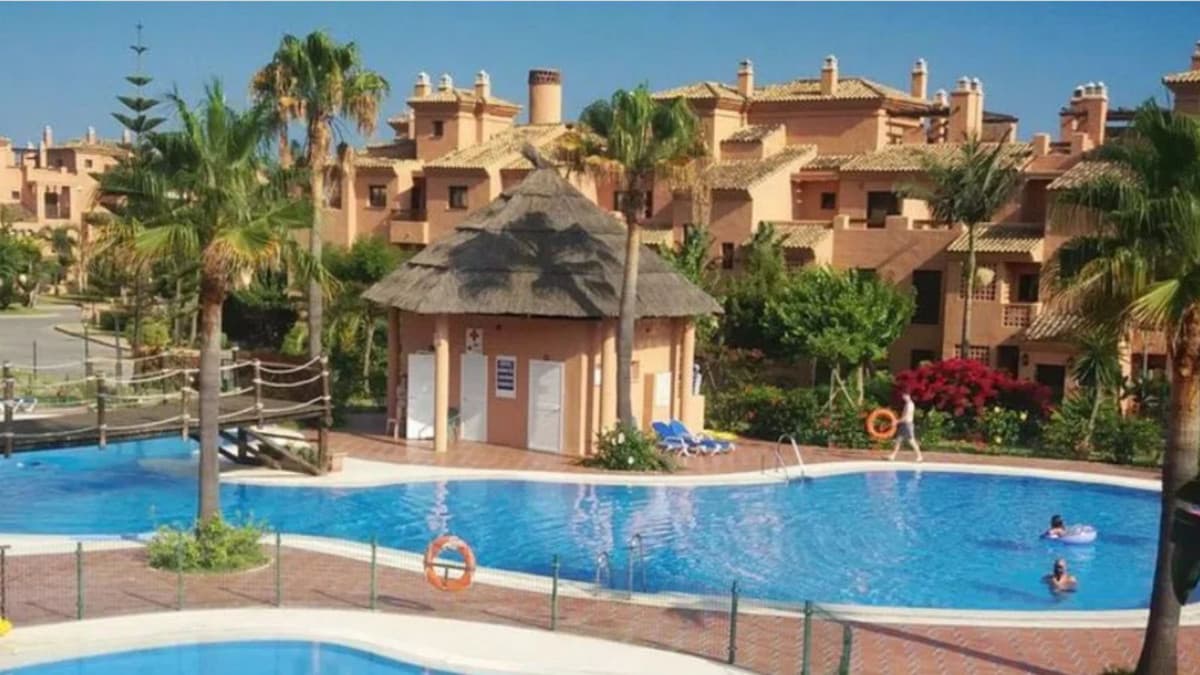 Ground Floor Apartment in Estepona — photo 1 of 10