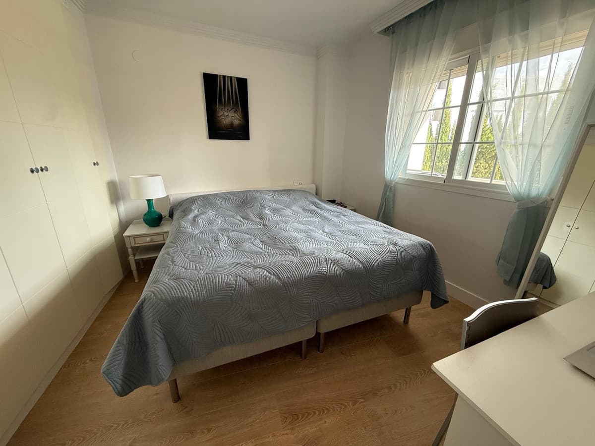 Middle Floor Apartment in Nueva Andalucía — photo 9 of 10