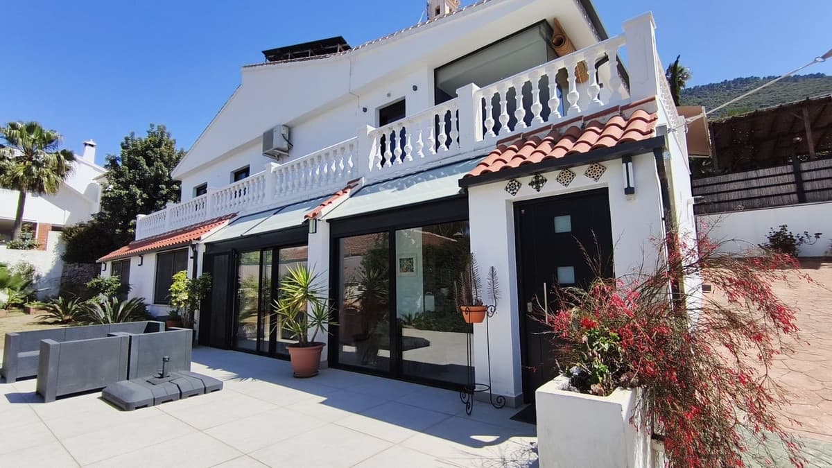 Detached Villa in Alhaurín de la Torre — photo 1 of 10